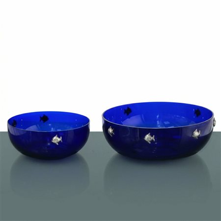 Cleto Munari (Gorizia 1930)  - Coppia di ciotole in vetro di Murano blu con applicazioni di pesci in metallo argentato