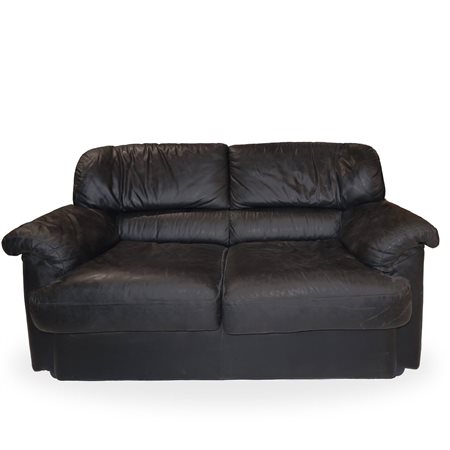 Divano in pelle nera