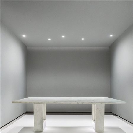 Carlo Scarpa e Marcel Breuer  per Simon Gavina - Tavolo da pranzo modello Delfi in marmo bianco di Carrara, 1969