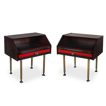 Coppia di comodini in legno di palissandro con riporti in tessuto rosso e pomelli e piedi in ottone , 1960s