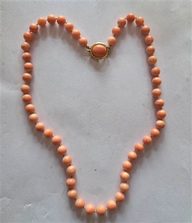 Colliere in corallo rosa e oro 18 carati