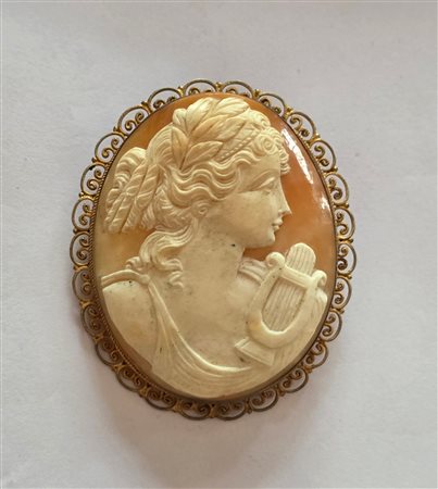 Antica spilla in argento lavorato e cammeo