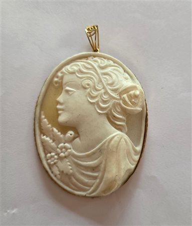 Ciondolo in argento e cammeo