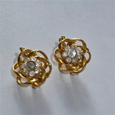 Orecchini antichi in oro giallo basso titolo