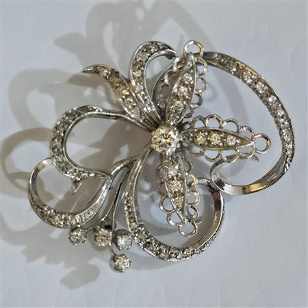 Elegante spilla in oro bianco 18 carati e brillanti