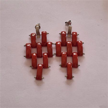 Orecchini in corallo rosso naturale e argento