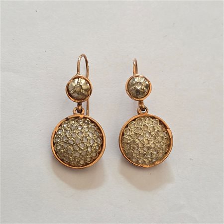 Orecchini pendenti in oro e diamantini