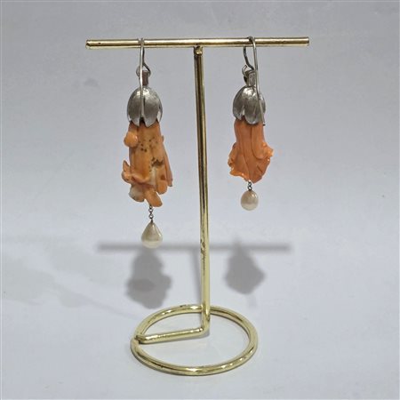 Orecchini tulipani in oro corallo e perle