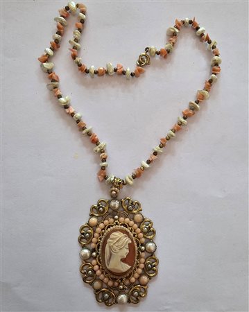 Colliere corallo e perle con cammeo