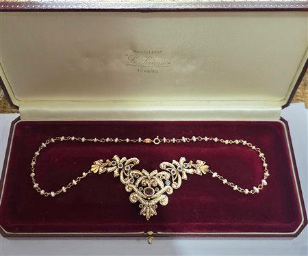 Importante collana in oro microperle e pietre