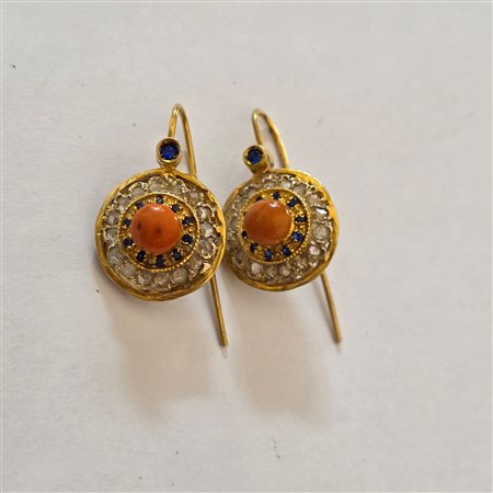 Orecchini in oro 333 corallo e pietre
