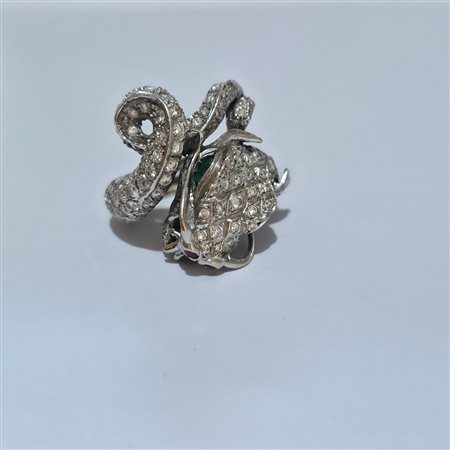 Importante anello in oro bianco 18 carati brillanti e smeraldi