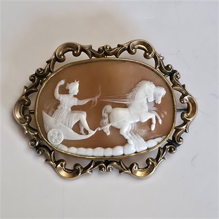 Antica spilla cammeo in oro