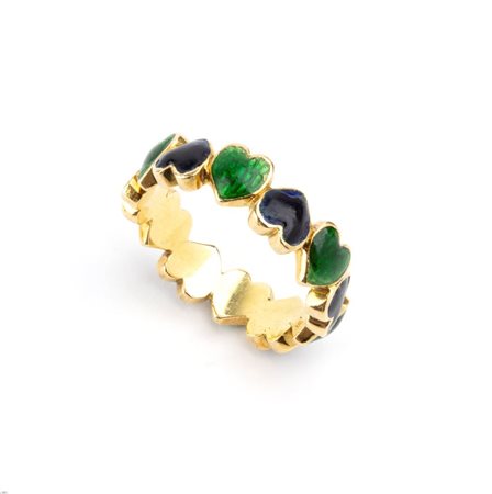 GUCCI Anello in oro con smalti In oro giallo 18k, con linea di piccoli cuori...