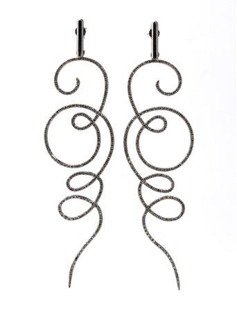 Orecchini in oro con diamanti marroni in oro bianco 18k, incastonato con...
