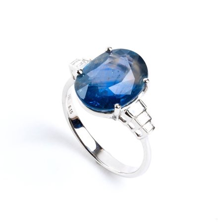 Anello in oro con zaffiro e diamante In oro bianco 18k, incastonato con...