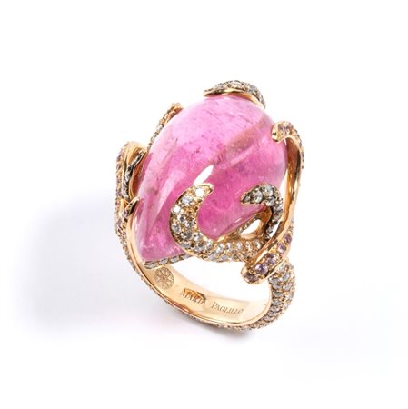 Anello con tormalina, corindoni rosa e diamanti in oro rosa 18k, incastonato...