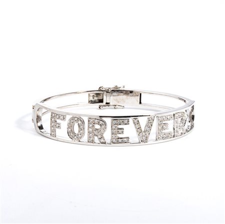 Bracciale in oro e diamanti a cerchio rigido traforato, in oro bianco 9k, con...