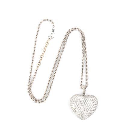 Collana con pendente a cuore in oro bianco e diamanti Scintillante schiera di...