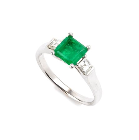 Anello in oro con smeraldo e diamanti In oro bianco 18k, incastonato con...