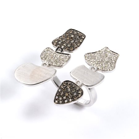Anello PYTON in oro e diamanti a motivo fantasia in oro bianco ed oro giallo,...