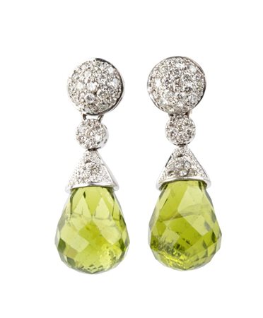 Paio di orecchini pendenti con peridoti e diamanti In oro bianco 18k, con...