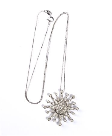 Girocollo con pendente in oro e diamanti in oro bianco 18k, con sottile...