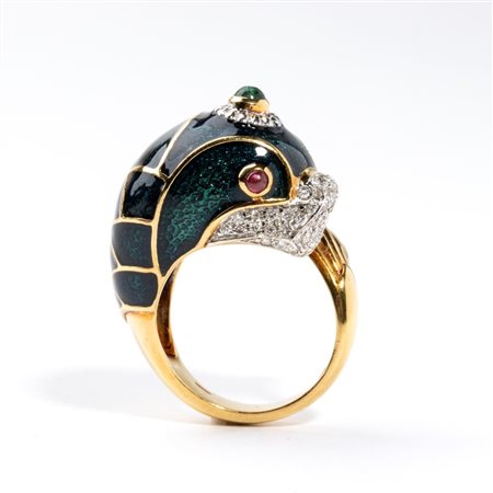 Anello in oro con smalti, diamanti, rubini e smeraldo in oro giallo ed oro...