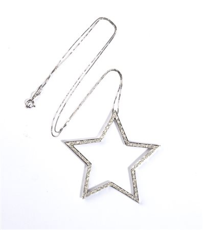 Girocollo con pendente in oro e diamanti in oro bianco 18k, con sottile...