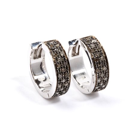Orecchini in oro e diamanti marroni colore fantasia in oro bianco 18k,...