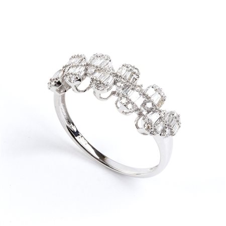 Anello in oro e diamanti In oro bianco 18k, motivo ad onde incastonato con...