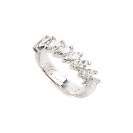 Anello veretta con diamanti In oro bianco 18k, incastonato con linea di...