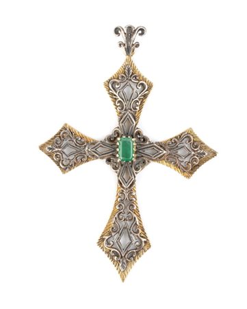 Pendente a croce in oro, argento e smeraldo Traforata a motivi vegetali, in...