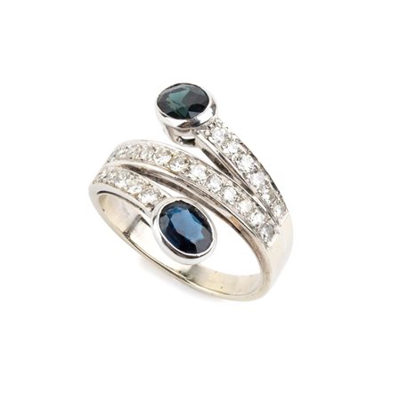 Anello in oro con zaffiri e diamanti Motivo a serpente in oro bianco 18k,...