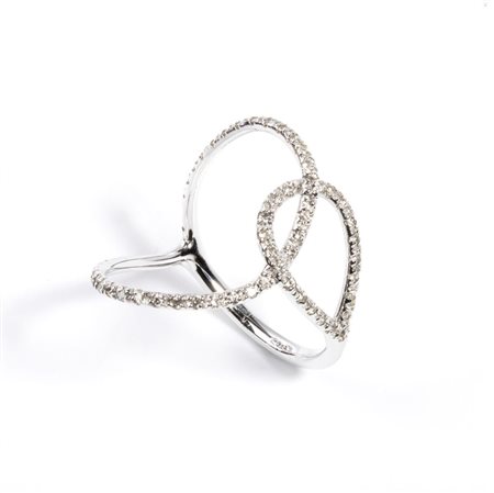 Anello in oro e diamanti in oro bianco 18k, con motivo di sottili nastri in...