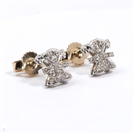 Orecchini in oro con diamanti in oro bianco 18k, raffiguranti la sagoma...