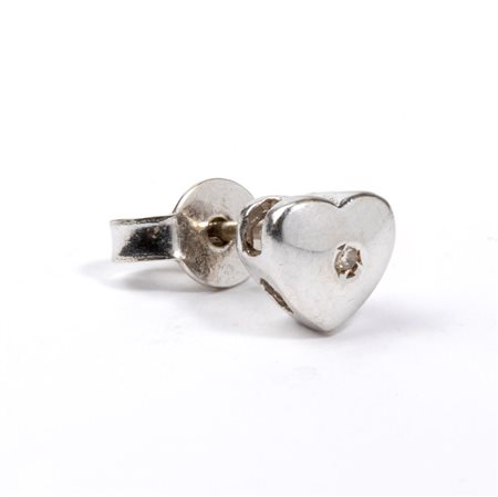 Orecchino singolo in oro e diamante in oro bianco 18k, raffigurante la sagoma...