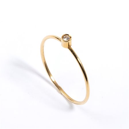 Anello in oro con diamante in oro giallo 18k, incastonato con diamante,...