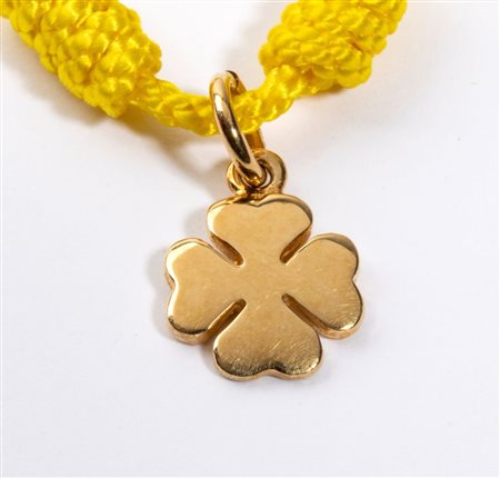 Bracciale con pendente in oro con pendente a forma di quadrifoglio in oro...