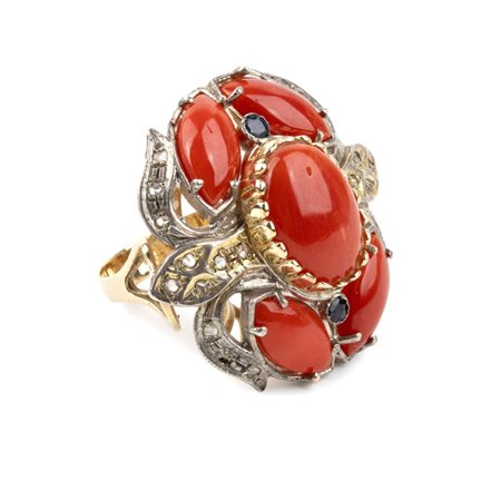 Anello in oro ed argento con corallo Mediterraneo e diamanti In argento ed...