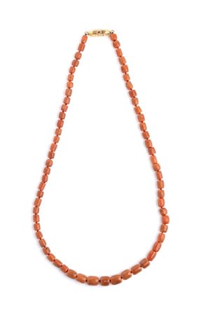 Collana in corallo rosso del Mediterraneo con oro e smalti ad un filo di...