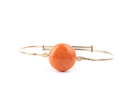 Bracciale a cerchio in oro e corallo in oro rosa 8k, con bottone in corallo...
