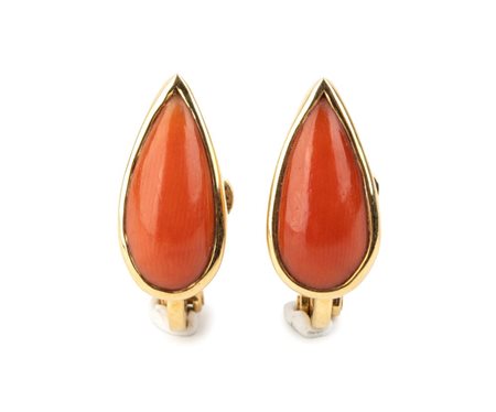 Paio di orecchini in oro e corallo Mediterraneo In oro giallo 18k,...