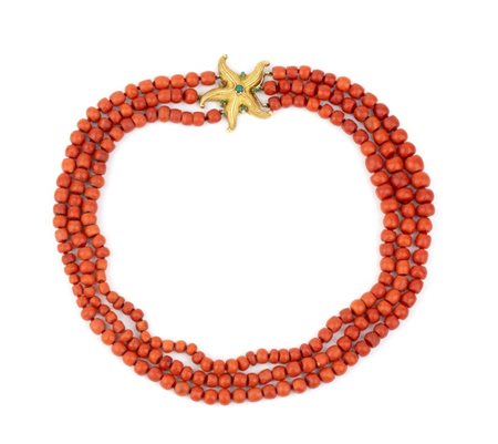 Collana in corallo Mediterraneo e centrale a stella in oro e pietre un filo...