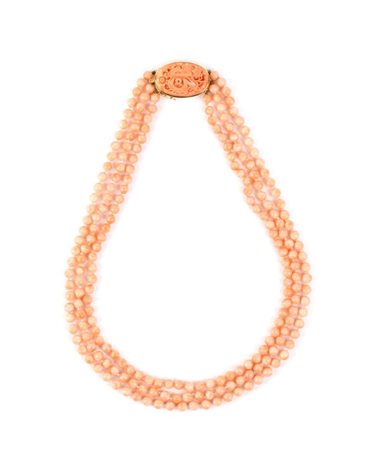 Collana in corallo rosa e fermezza in oro giallo A tre fil di sfere di...