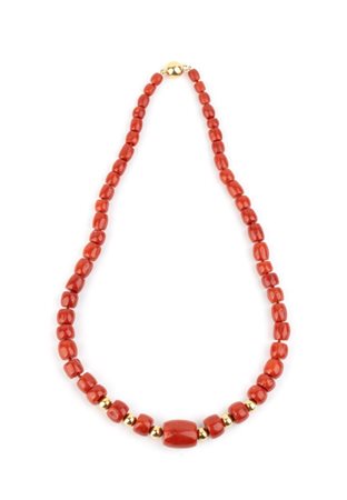 Collana in corallo Mediterraneo con chiusura in oro giallo Ad un filo di...