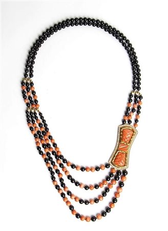 Lunga collana in oro 18k, onice, corallo Cerasuolo e diamanti a due fili di...