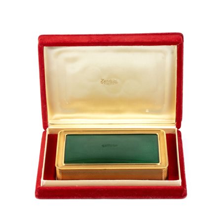 Scatola in oro con smalto XX secolo in oro giallo 18k, di forma rettangolare,...