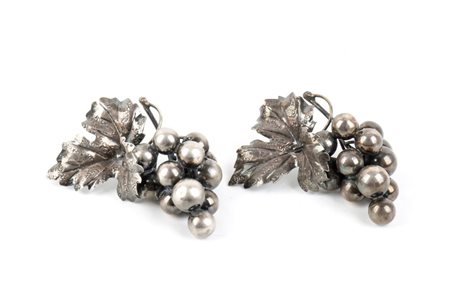 MARIO BUCCELLATI (1891 - 1965) Collezione Natura: coppia di grappoli d'uva in...