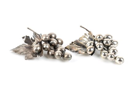 MARIO BUCCELLATI (1891 - 1965) Collezione Natura: coppia di grappoli d'uva in...